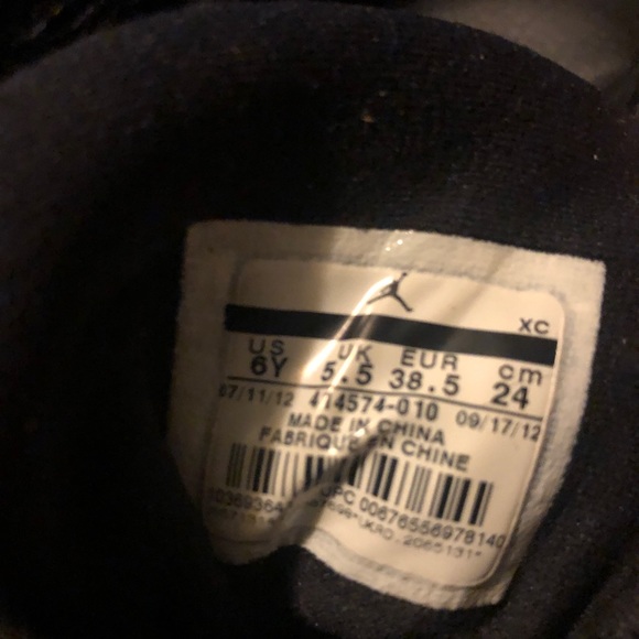Jordan Shoes Size 6y - Picture 4 of 4